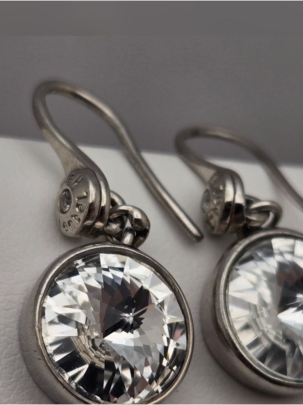 Henri Bendel Crystal Drop Earrings Swarovski Bridal Style Bezel Silver Tone 1” - Picture 5 of 12